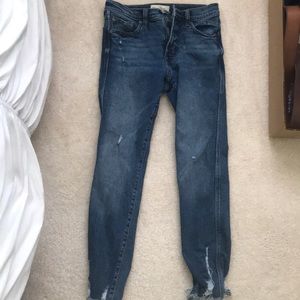 Bottom distressed jeans from Gap! High waisted!